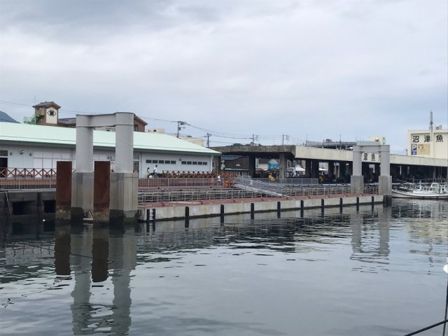 沼津港内港の浮さん橋が「ぬまづ港 海の駅（めんだこ）」に認定されました