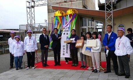 【お知らせ】ぬまづ観光ボランティアガイド創立２０周年！記念誌が沼津市に贈呈されました。