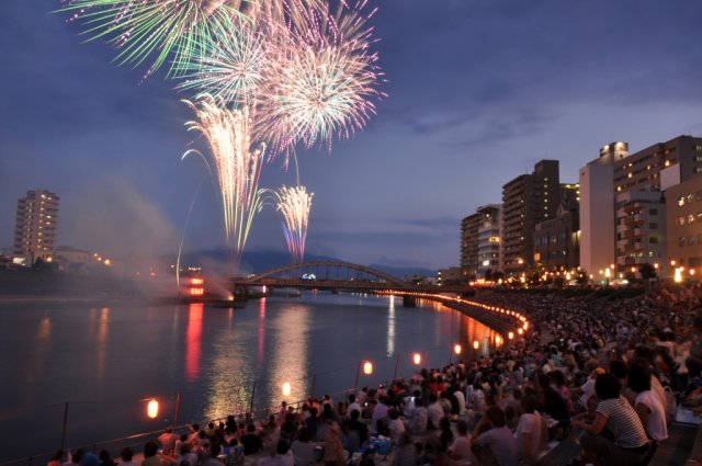 【7月18日更新】7月27日（土）・28日（日）に行われる沼津夏まつり・狩野川花火大会観覧席券（花火協賛）の再販売をします。