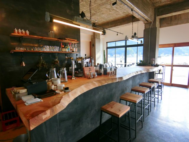 築約60年の建物を宿泊施設としてリノベーション!「タゴールハーバーホステル」