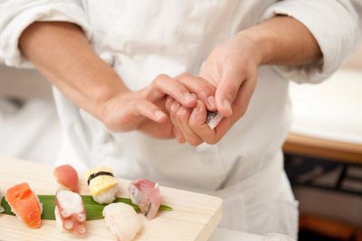 鮮度抜群！カウンターで寿司を食べよう