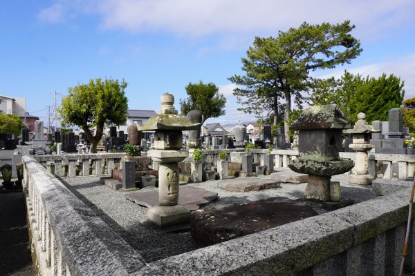 県指定史跡「白隠禅師墓」