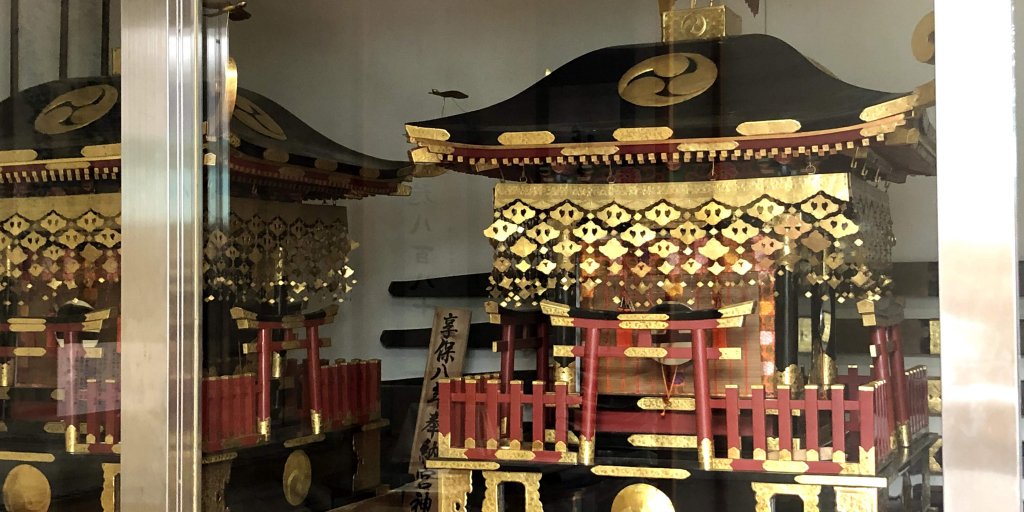毎年9月の例祭に担がれる神輿