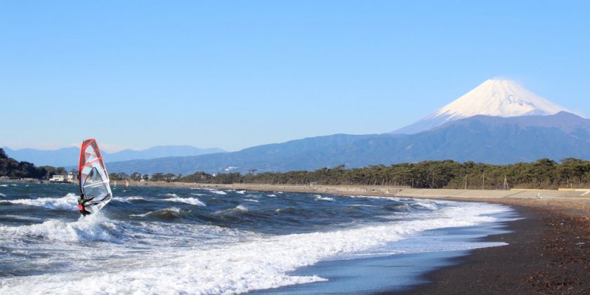 風の力でクルージング 今年はウインドサーフィンに挑戦してみませんか 特集ライブラリー 沼津市公式観光サイト 沼津観光ポータル