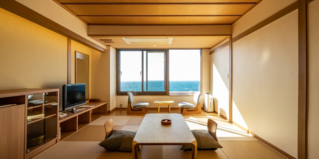 お部屋は全室オーシャンフロントで駿河湾を一望できる。