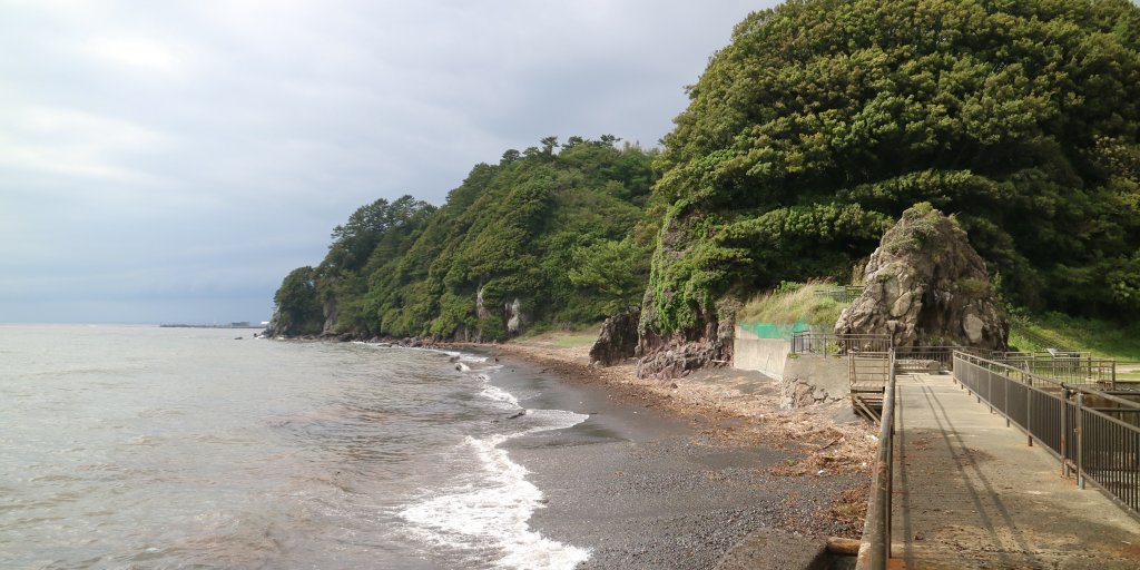 牛臥山公園内の海岸