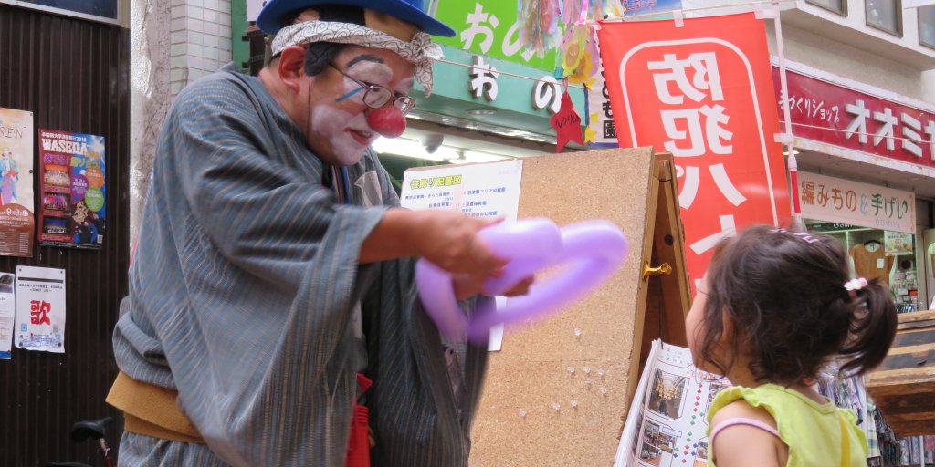 子ども達に大人気！クラウンやすのすけさん