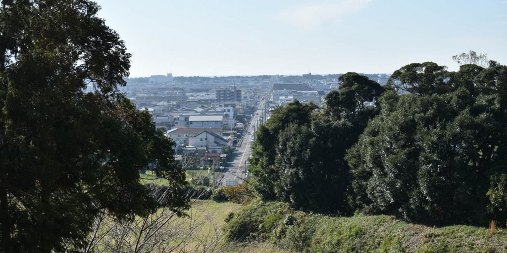 真ん中を通る道が通称「武田道」