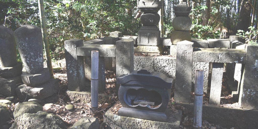 源頼朝の兄弟である阿野全成親子が眠る墓