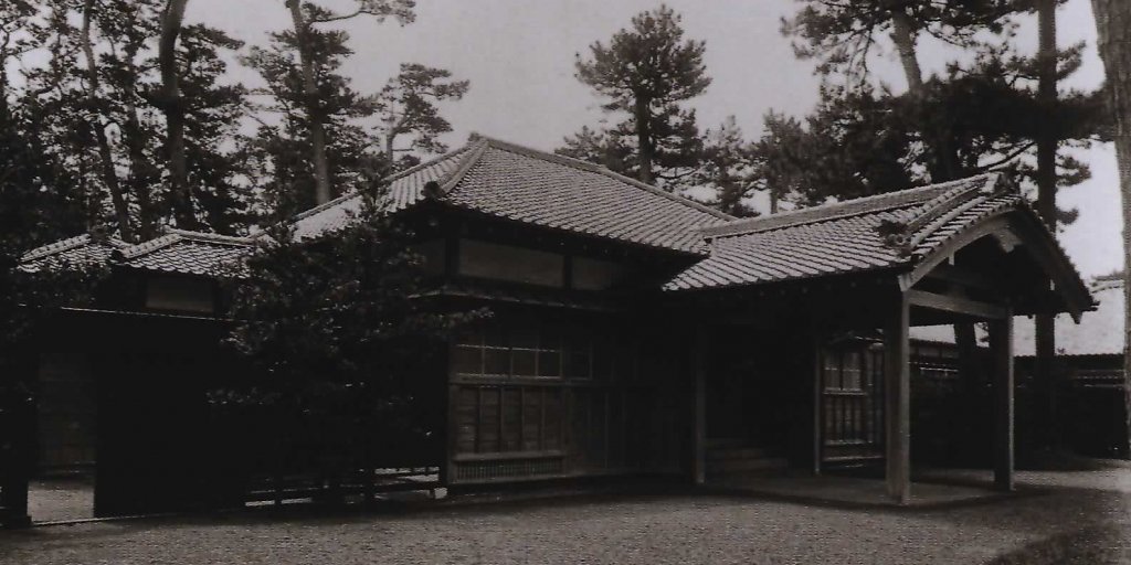 本邸車寄せ